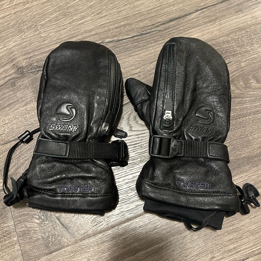 Women’s leather mitten